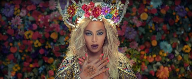 Beyonce’s look was targeted by the online community. (YouTube)