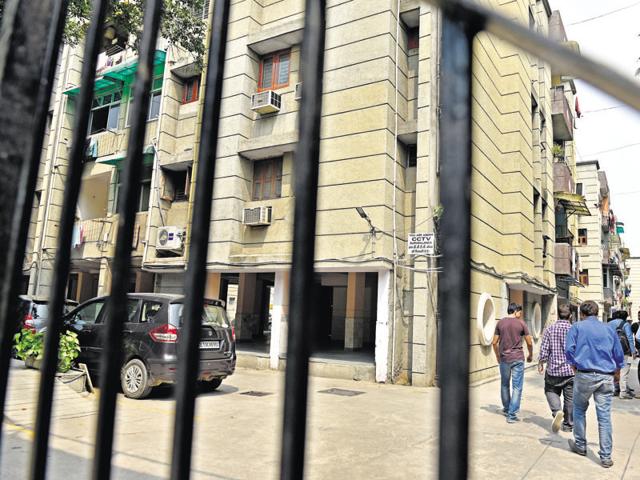 Neelkanth Apartments where former director general of corporate affairs, B K Bansal, who was facing a CBI probe in a corruption case, allegedly committed suicide with his son. (Mohd Zakir/Hindustan Times) Neelkanth Apartments where former director general of corporate affairs, B K Bansal, who was facing a CBI probe in a corruption case, allegedly committed suicide with his son. (Mohd Zakir/Hindustan Times)