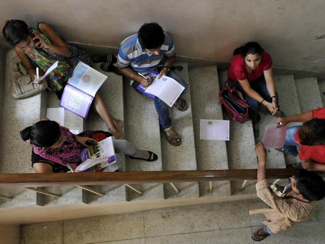 Students of Delhi University (DU) colleges will have to pass a compulsory Hindi test to get their graduation degrees,(HT File Photo)