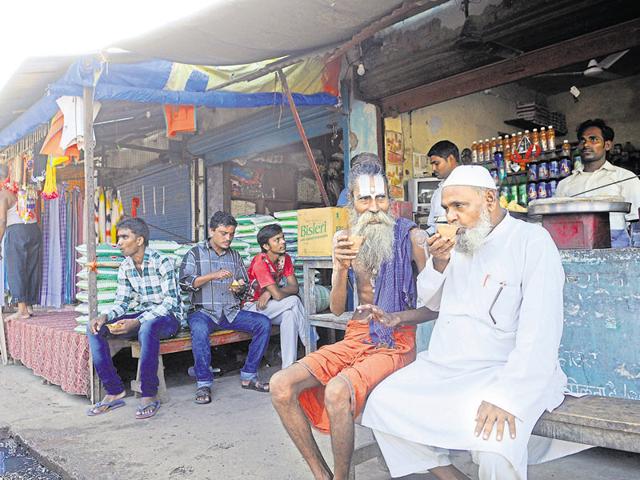The temple movement of the 90s had united Hindus – especially the OBCs and the Dalits – like never before. The Rashtriya Swayamsevak Sangh is trying to effect a repeat performance ahead of the 2017 UP polls.(Deepak Gupta/HT Photo) The temple movement of the 90s had united Hindus – especially the OBCs and the Dalits – like never before. The Rashtriya Swayamsevak Sangh is trying to effect a repeat performance ahead of the 2017 UP polls.(Deepak Gupta/HT Photo)
