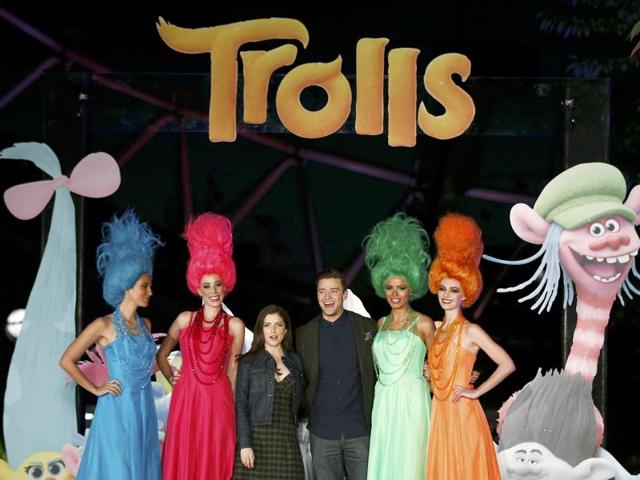 Justin Timberlake and Anna Kendrick attend a photocall to promote the film Trolls at the London Eye. (REUTERS)