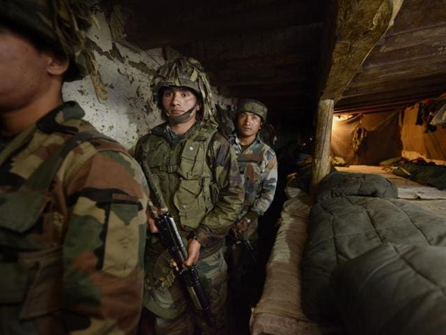 Border Security Force (BSF) soldiers patrol along a border fence at an outpost along the Line of Control (LoC) between India-Pakistan at Abdulian, 38 kms southwest of Jammu (File Photo)(AFP) Border Security Force (BSF) soldiers patrol along a border fence at an outpost along the Line of Control (LoC) between India-Pakistan at Abdulian, 38 kms southwest of Jammu (File Photo)(AFP)