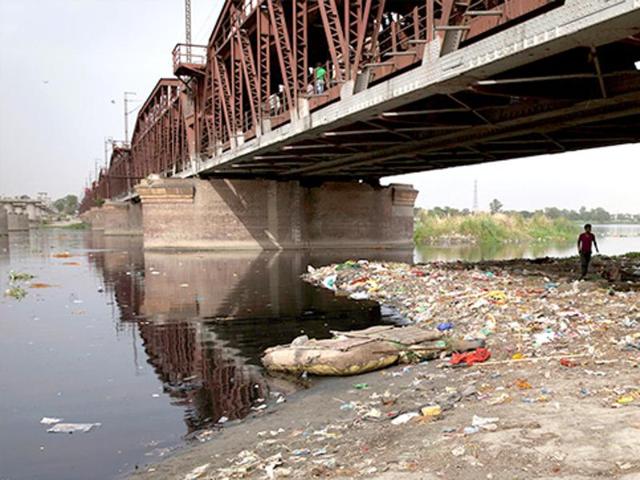 PM Narendra Modi noted that India had achieved independence seven decades ago, but lamented that no government talked of sanitation issues. Modi called upon the people to change their mindset.(AP Photo) PM Narendra Modi noted that India had achieved independence seven decades ago, but lamented that no government talked of sanitation issues. Modi called upon the people to change their mindset.(AP Photo)