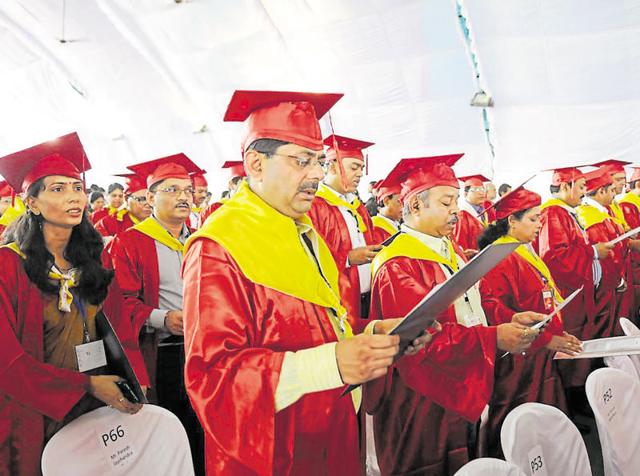 PhD degree holders and engineers taking pledge after receiving medals at the convocation ceremony of RGPV in Bhopal on Thursday.(Mujeeb Faruqui/HT photo) PhD degree holders and engineers taking pledge after receiving medals at the convocation ceremony of RGPV in Bhopal on Thursday.(Mujeeb Faruqui/HT photo)