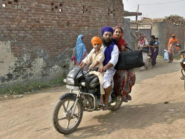 Residents of Naushehra Dhalla near Pakistan border leaving the village after the government ordered evacuation following surgical strikes across the LoC, on Thursday. (Gurpreet Singh/HT Photo) Residents of Naushehra Dhalla near Pakistan border leaving the village after the government ordered evacuation following surgical strikes across the LoC, on Thursday. (Gurpreet Singh/HT Photo)