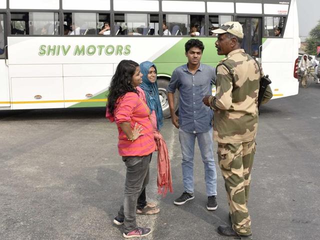 BSF men sending back the public headed to watch the evening retreat ceremony that was cancelled, at the Attari-Wagah border on Thursday. (Gurpreet Singh/HT Photo) BSF men sending back the public headed to watch the evening retreat ceremony that was cancelled, at the Attari-Wagah border on Thursday. (Gurpreet Singh/HT Photo)