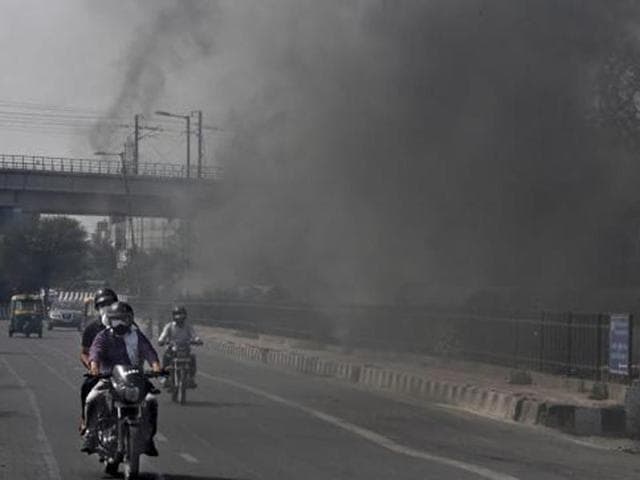 The city has witnessed a rise in construction activity from transport projects to real estate ones in recent years pushing up the presence of coarse particles in the air.(HT Photo) The city has witnessed a rise in construction activity from transport projects to real estate ones in recent years pushing up the presence of coarse particles in the air.(HT Photo)