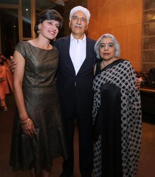 Anjum, with her parents, Krishan Bal Chopra and Poonam Chopra. (Raajessh Kashyap/HT)