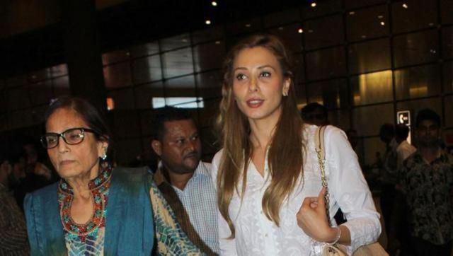 Iulia Vantur, Salman Khan’s rumoured girlfriend was spotted with his mom Salma at Mumbai airport. (Viral Bhayani/HT Photo) Iulia Vantur, Salman Khan’s rumoured girlfriend was spotted with his mom Salma at Mumbai airport. (Viral Bhayani/HT Photo)