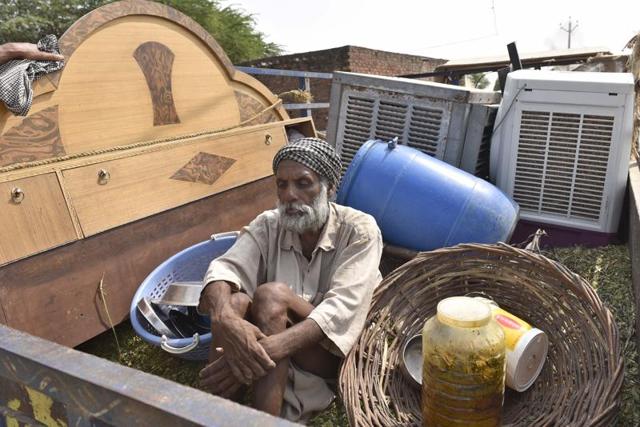 At Chak Allah Baksh, many people have memories of earlier wars with Pakistan in 1965 and 1971, and have left for safer areas as the government has ordered evacuation, fearing backlash for the cross-LoC strikes in Kashmir. (Gurpreet Singh/HT Photo) 