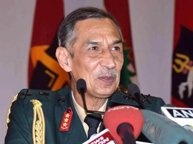 Lt Gen DS Hooda briefed the army chief at the Northern Command Headquarters at Udhampur about the overall security situation along the borders. (Nitin Kanotra/ HT File Photo)