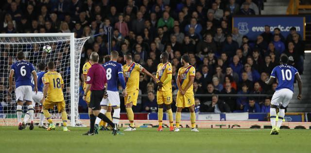 Lukaku put Everton ahead with his free kick. (REUTERS) Lukaku put Everton ahead with his free kick. (REUTERS)