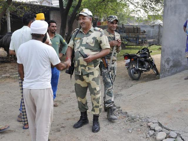 Even as security forces are not allowing people to return, those who remained back with their livestock are against vacating the villages.(Gurpreet Singh/HT Photo)