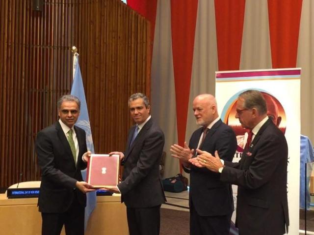 India’s envoy to the UN Syed Akbaruddin (left) presents instrument of ratification on the Paris climate-change deal in New York(Twitter) India’s envoy to the UN Syed Akbaruddin (left) presents instrument of ratification on the Paris climate-change deal in New York(Twitter)