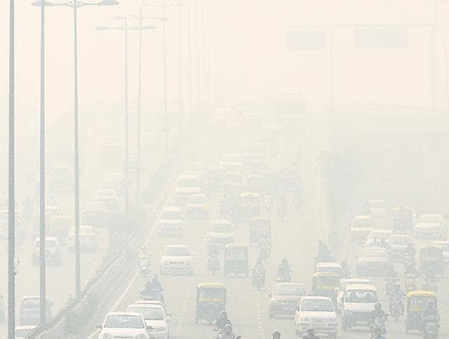 Government officials informed that suspended particulate matter in the air, especially PM 10, may witness a spike if the wind speed is low.(Hindustan Times) Government officials informed that suspended particulate matter in the air, especially PM 10, may witness a spike if the wind speed is low.(Hindustan Times)