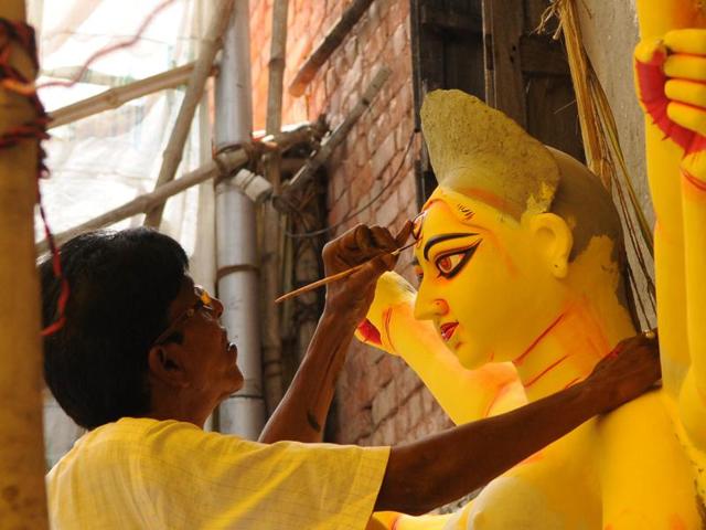 Going by the calendar Durga Puja is to begin on October 8 but a quick reality check by HT revealed that the Pujas this time have got off to an unprecedentedly early start, with none less than chief minister Mamata Banerjee leading the charge.(HT Photo)