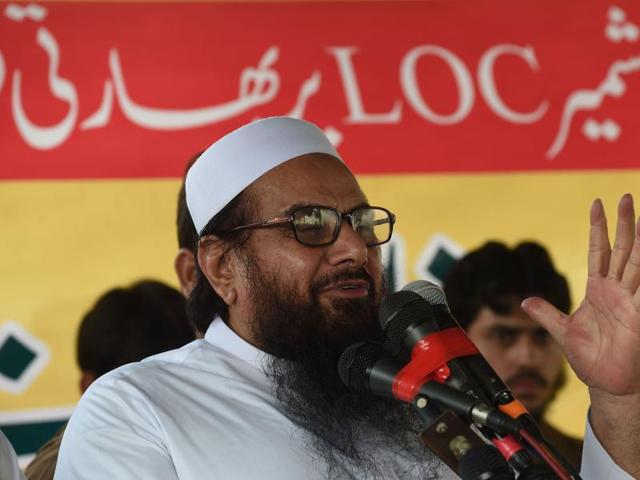 Hafiz Saeed, leader of the hardline organisation Jamaat-ud-Dawa (JuD), Hafiz Saeed addresses a rally in Lahore on September 30, 2016. India accuses Saeed of masterminding the 26/11 Mumbai attacks.(AFP)