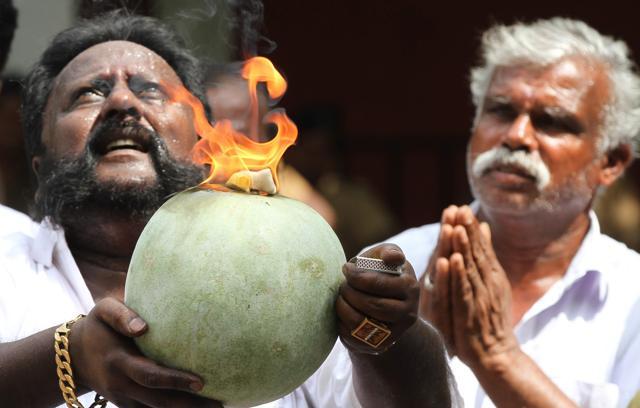 Jayalalithaa followers outside Apollo Hospital in Chennai. (V Srinivasulu / HT Photo) Jayalalithaa followers outside Apollo Hospital in Chennai. (V Srinivasulu / HT Photo)