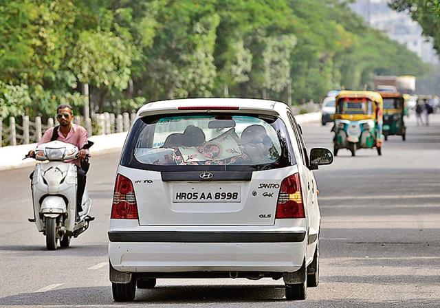 Residents said vehicles are often driven on the wrong side because of inadequate police presence. (Sunil Ghosh/HT Photo) Residents said vehicles are often driven on the wrong side because of inadequate police presence. (Sunil Ghosh/HT Photo)