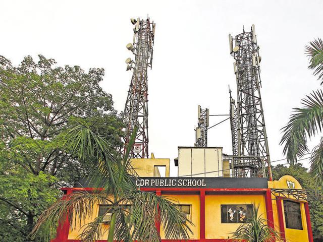 Mobile towers on the roof of CRD Public School Vasant Kunj in New Delhi.(HT File Photo) Mobile towers on the roof of CRD Public School Vasant Kunj in New Delhi.(HT File Photo)