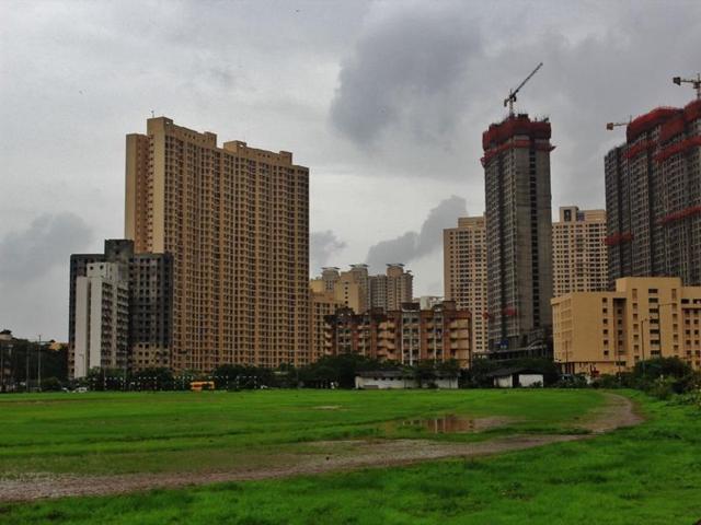 The agent claims he struck a deal with the firm for purchasing 17 flats for which he made an advance payment of Rs8 crore.(HT file photo) The agent claims he struck a deal with the firm for purchasing 17 flats for which he made an advance payment of Rs8 crore.(HT file photo)