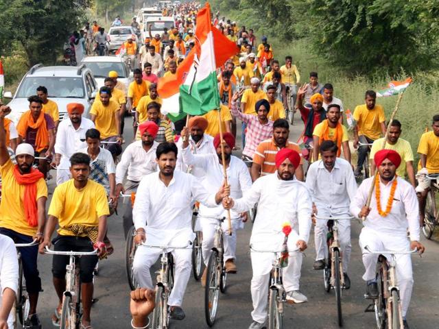 Punjab Congress Legislature Party leader Charanjeet Singh Channi (second from right) with president of Indian Youth Congress Amrinder Singh Raja Warring during ‘Jawani Sambhal Yatra’ in Bathinda on Sunday. (Sanjeev Kumar/HT Photo) Punjab Congress Legislature Party leader Charanjeet Singh Channi (second from right) with president of Indian Youth Congress Amrinder Singh Raja Warring during ‘Jawani Sambhal Yatra’ in Bathinda on Sunday. (Sanjeev Kumar/HT Photo)