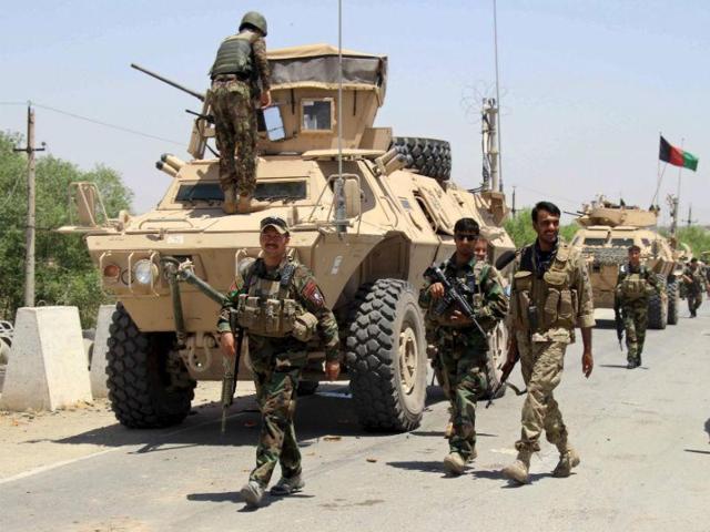 Afghan forces prepare for battle with Taliban on the outskirts of Kunduz city, northern Afghanistan. (Reuters)