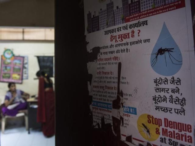 To reduce the number of dengue cases in Mumbai, civic staff have been trying to raise awareness about the disease through posters. (Satish Bate/HT PHOTO)