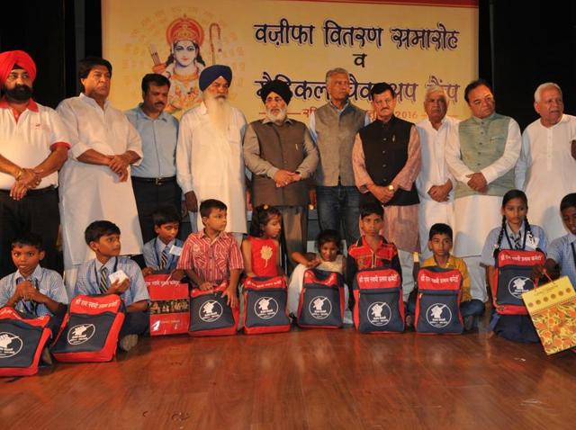 Education minister Daljit Singh Cheema (fifth from left) with other leaders with the students who were awarded scholarships during a function in Jalandhar on Sunday. (Pardeep Pandit/HT Photo)