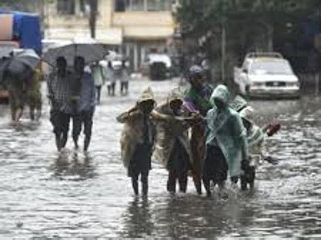 Weathermen predicted that the sky would be cloudy with heavy rain at isolated areas over the Konkan coast, including Mumbai, for the next two days. (HT file photo) Weathermen predicted that the sky would be cloudy with heavy rain at isolated areas over the Konkan coast, including Mumbai, for the next two days. (HT file photo)