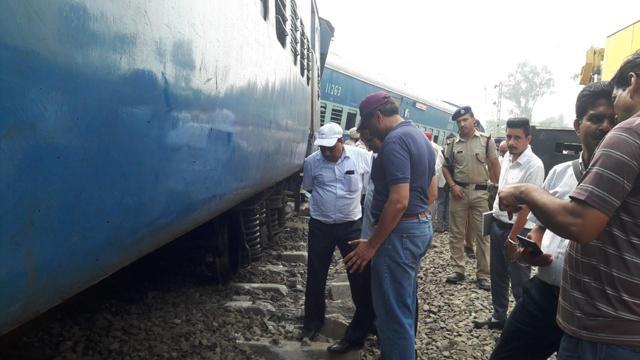 Divisional railway manager (DRM) Anuj Parkash (in purple cap) inspecting the bogies of the Pune-bound Jhelum Express at Phillaur on Tuesday. (HT Photo) Divisional railway manager (DRM) Anuj Parkash (in purple cap) inspecting the bogies of the Pune-bound Jhelum Express at Phillaur on Tuesday. (HT Photo)