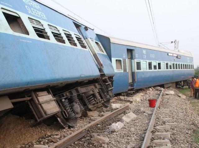 The derailed coaches of 11078 Jammu Tawi-Pune Jhelum Express on Tuesday.(JS Grewal/HT Photo) The derailed coaches of 11078 Jammu Tawi-Pune Jhelum Express on Tuesday.(JS Grewal/HT Photo)