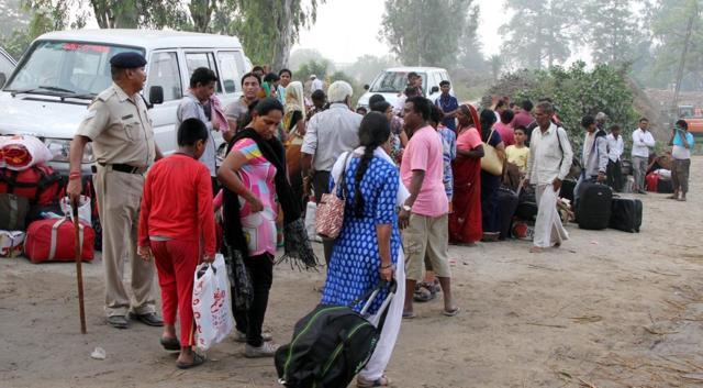 The passengers were stranded at the spot on Monday morning. (JS Grewal/HT Photo) The passengers were stranded at the spot on Monday morning. (JS Grewal/HT Photo)