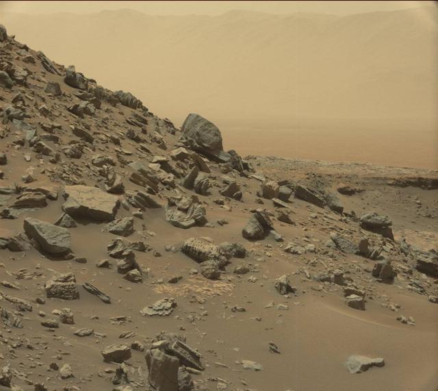 The rover is exploring the neighborhood in between the ‘Murray Buttes’ rock formations at the lower reaches of Mt. Sharp. (Photo: Nasa) The rover is exploring the neighborhood in between the ‘Murray Buttes’ rock formations at the lower reaches of Mt. Sharp. (Photo: Nasa)