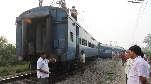 Railway employees and police officers at the spot. (JS Grewal/HT Photo) Railway employees and police officers at the spot. (JS Grewal/HT Photo)