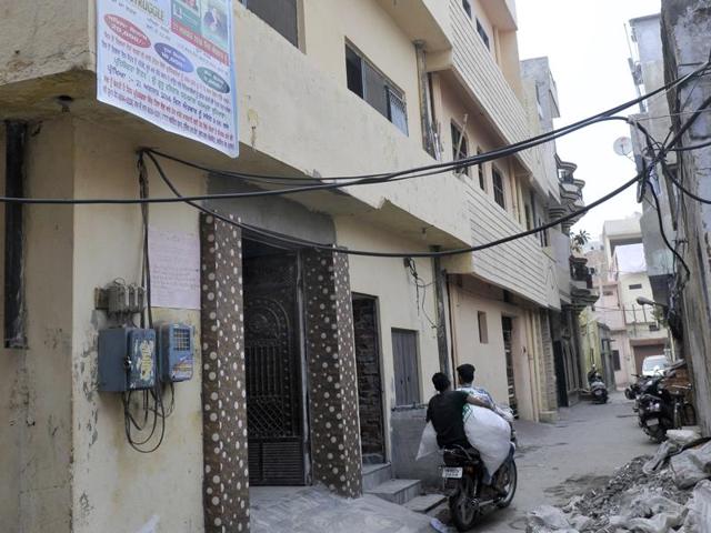 The dharamshala where the government school is being run on the first floor at Dharampura in Ludhiana. (Gurminder Singh/HT Photo) The dharamshala where the government school is being run on the first floor at Dharampura in Ludhiana. (Gurminder Singh/HT Photo)