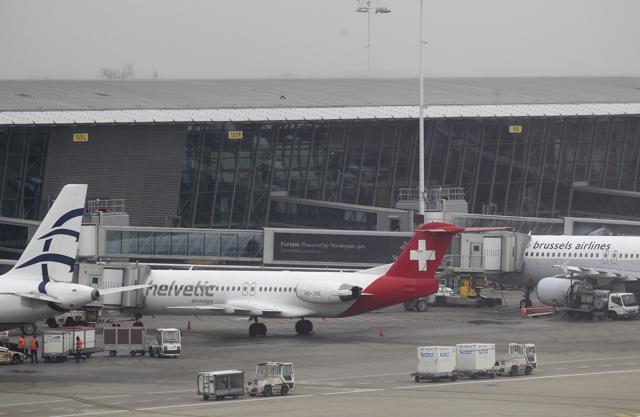 Baggage carts make their way past a Helvetic Airways aircraft from which millions' of dollars worth of diamonds were stolen on the tarmac of Brussels international airport, in this Feb. 19, 2013 file photo. (AP) Baggage carts make their way past a Helvetic Airways aircraft from which millions' of dollars worth of diamonds were stolen on the tarmac of Brussels international airport, in this Feb. 19, 2013 file photo. (AP)