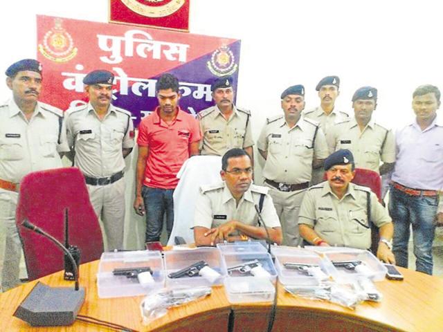 Guns seized in Khargone district last month.(HT file)