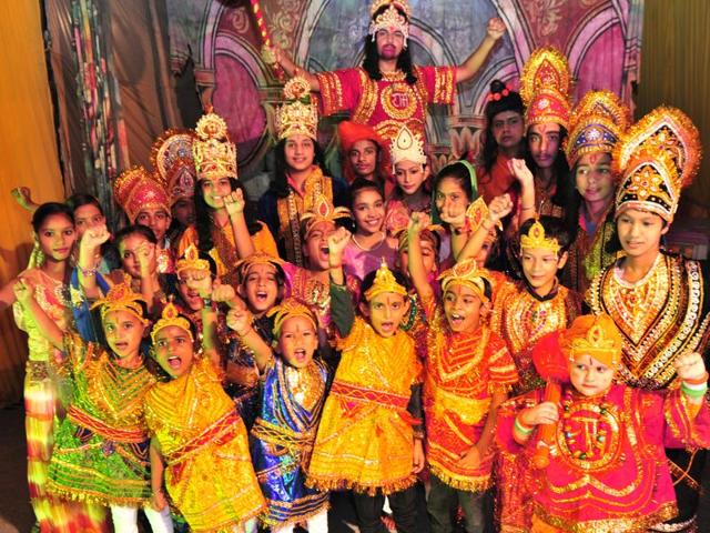 The cast of all-kid Ramlila at Sector 68 in SAS Nagar on Tuesday.(Ravi Kumar/HT Photo) The cast of all-kid Ramlila at Sector 68 in SAS Nagar on Tuesday.(Ravi Kumar/HT Photo)