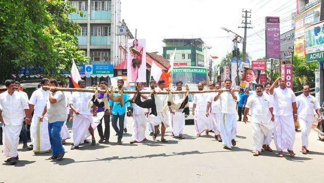 Youth Front (Mani) party workers killed dogs and paraded their carcasses on the streets of Kottayam. (HT Photo) Youth Front (Mani) party workers killed dogs and paraded their carcasses on the streets of Kottayam. (HT Photo)