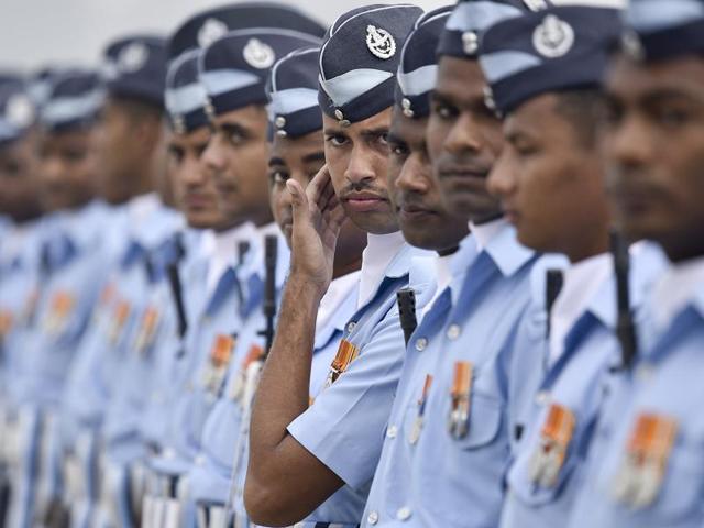 Indian Air Force's 'Air Warriors' get ready for the show during the rehearsals. (Raj K Raj/HT PHOTO) 