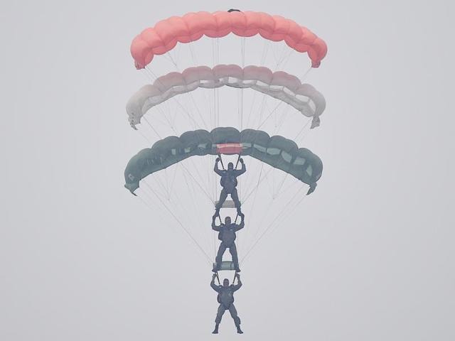 Indian Air Force (IAF) Akash Ganga sky diving team members display their skills at the rehearsal for the 84th anniversary of Air Force Day parade. (Raj K Raj/HT PHOTO) 
