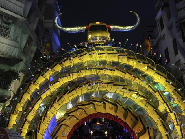 Kolkata's famous yellow taxi is the theme for a Durga Puja pandal in Kolkata. (Samir Jana/HT Photo) 