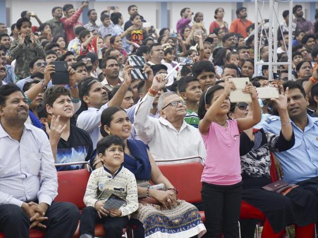 Visitors at the full dress rehearsal of the 84th air force day. (SAKIB ALI / HT PHOTO) 