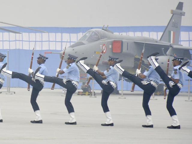 The Indian air force showcased the frontline fighters and performed the air show by aircraft during the full dress rehearsal ahead of their 84th air force day on October 8 . in Ghaziabad, India, on Thursday, October 06 , 2016. (SAKIB ALI / HT PHOTO  ) 