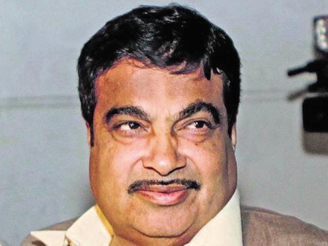 India, Mumbai...March 13, 2013... Media persons chase BJP President, Nitin Gadkari at Krishnakunj, Raj Thackeray 's residence tn Shivaji Park, Dadar, Mumbai, India at 01:00am on Wednesday, March 13, 2013...Photo by Kalpak Pathak / Hindustan Times. (Hindustan Times) India, Mumbai...March 13, 2013... Media persons chase BJP President, Nitin Gadkari at Krishnakunj, Raj Thackeray 's residence tn Shivaji Park, Dadar, Mumbai, India at 01:00am on Wednesday, March 13, 2013...Photo by Kalpak Pathak / Hindustan Times. (Hindustan Times)