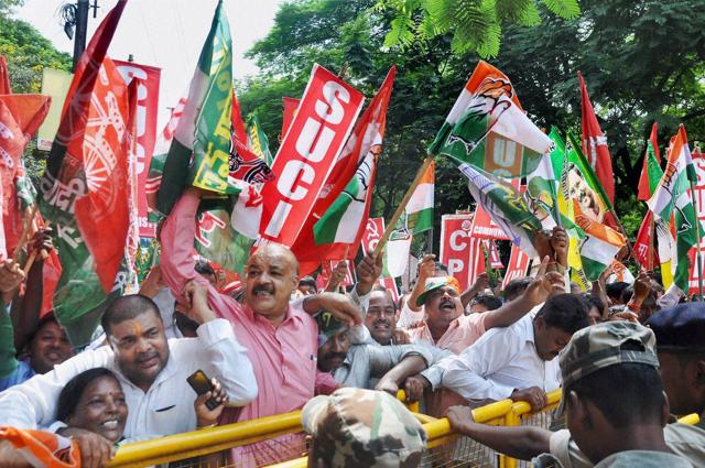 Workers of Opposition parties protest against Jharkhand government during 'Rajbhavan Gherao' in Ranchi. (PTI Photo) Workers of Opposition parties protest against Jharkhand government during 'Rajbhavan Gherao' in Ranchi. (PTI Photo)
