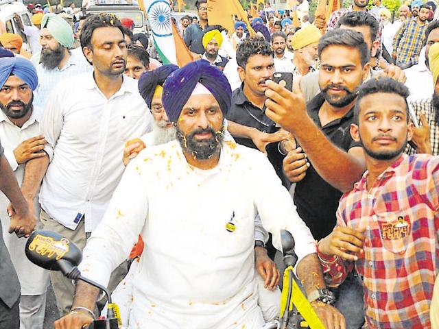 Commuters faced hardships in Patiala due to the Tiranga March organised by Youth Akali Dal on Wednesday.(Bharat Bhushan/HT)