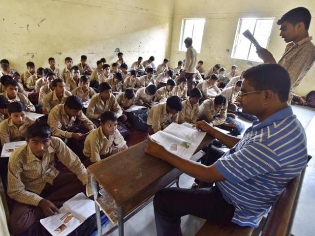At present guest teachers get daily wages in the range of Rs 700-900 per day and have no weekly offs. Teachers have been demanding regularization, fixed salaries and leave benefits. (Sanjeev Verma/HT File) At present guest teachers get daily wages in the range of Rs 700-900 per day and have no weekly offs. Teachers have been demanding regularization, fixed salaries and leave benefits. (Sanjeev Verma/HT File)