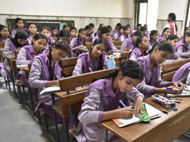 The managements of various schools resolved to wait for a fortnight before keeping their institutions shut. (HT Photo) The managements of various schools resolved to wait for a fortnight before keeping their institutions shut. (HT Photo)